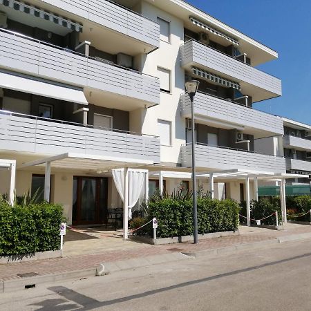 Condominio Diana Est- Gemini บิบิโอเน ภายนอก รูปภาพ