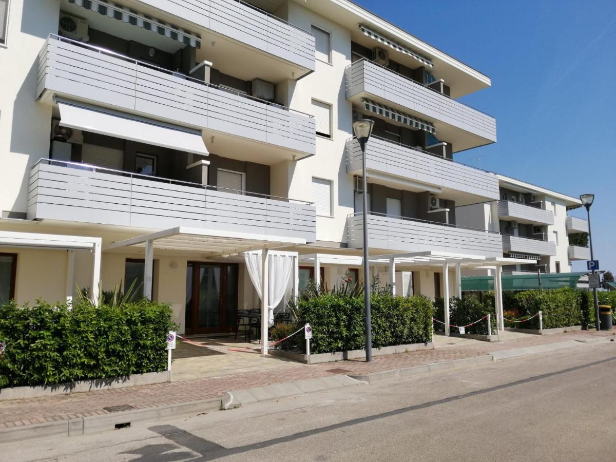 Condominio Diana Est- Gemini บิบิโอเน ภายนอก รูปภาพ
