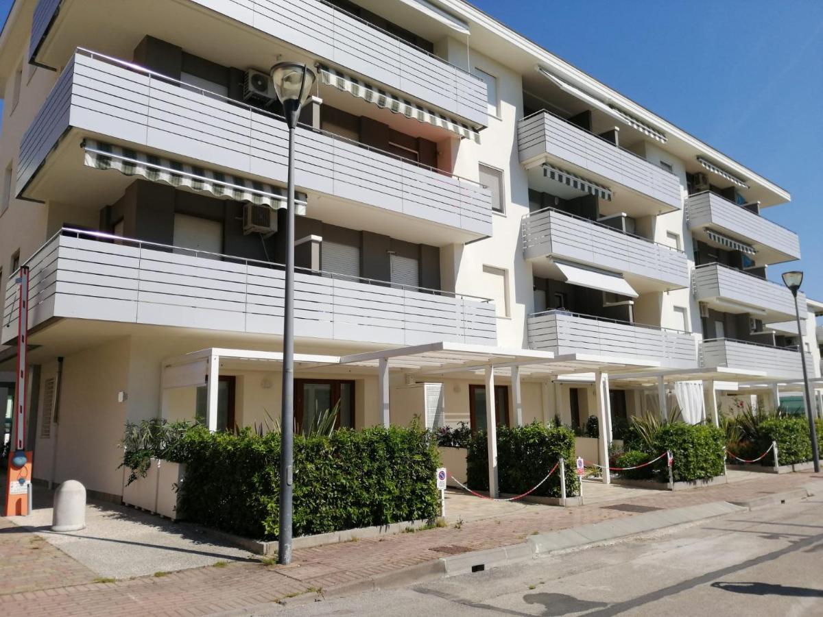 Condominio Diana Est- Gemini บิบิโอเน ภายนอก รูปภาพ