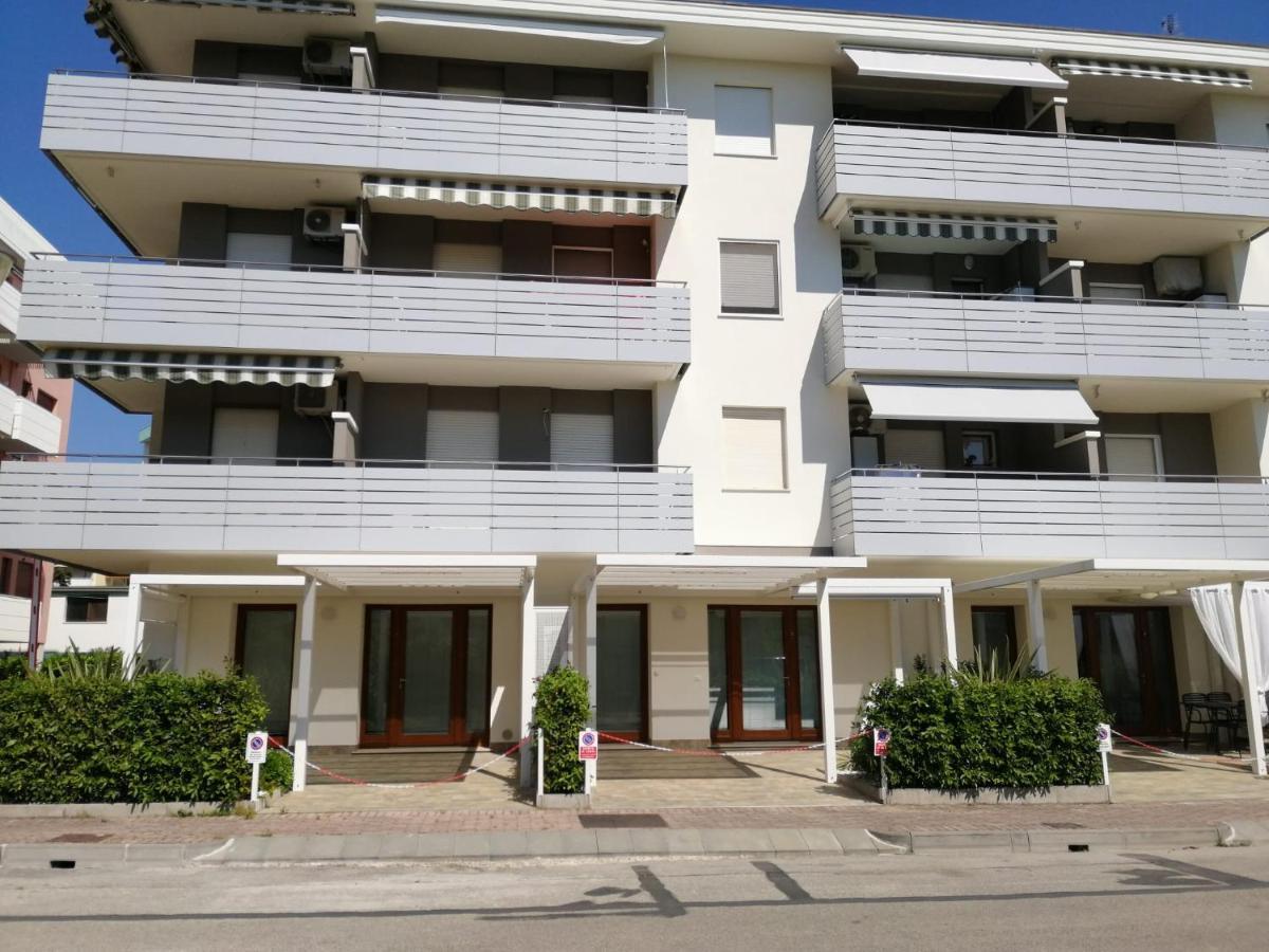 Condominio Diana Est- Gemini บิบิโอเน ภายนอก รูปภาพ