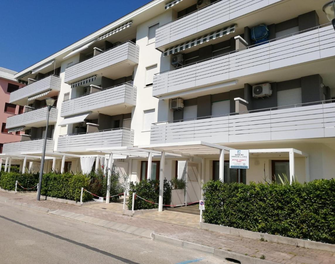 Condominio Diana Est- Gemini บิบิโอเน ภายนอก รูปภาพ